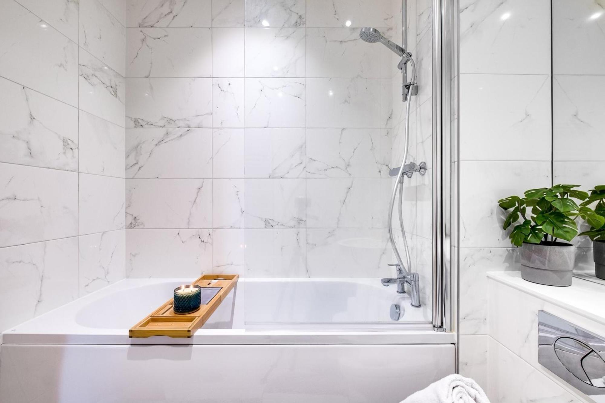 Luxurious & Glamorous Centrally Located 2 Bedroom 2 Bathroom Apartment - Central Birmingham - Secure Parking - Netflix Zewnętrze zdjęcie