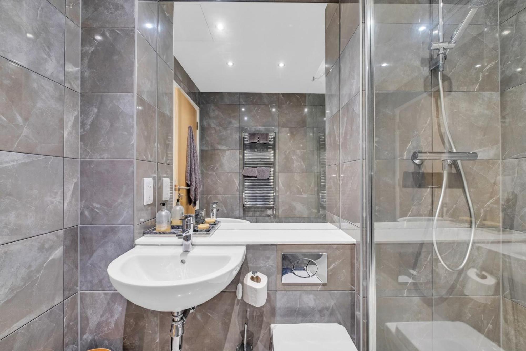 Luxurious & Glamorous Centrally Located 2 Bedroom 2 Bathroom Apartment - Central Birmingham - Secure Parking - Netflix Zewnętrze zdjęcie