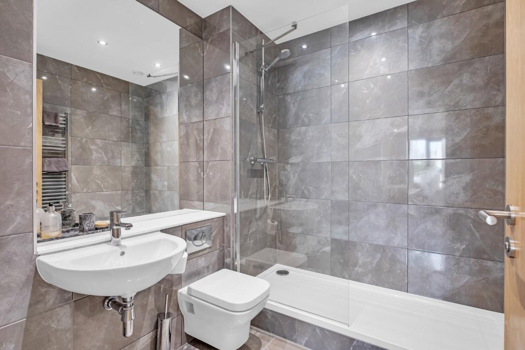 Luxurious & Glamorous Centrally Located 2 Bedroom 2 Bathroom Apartment - Central Birmingham - Secure Parking - Netflix Zewnętrze zdjęcie