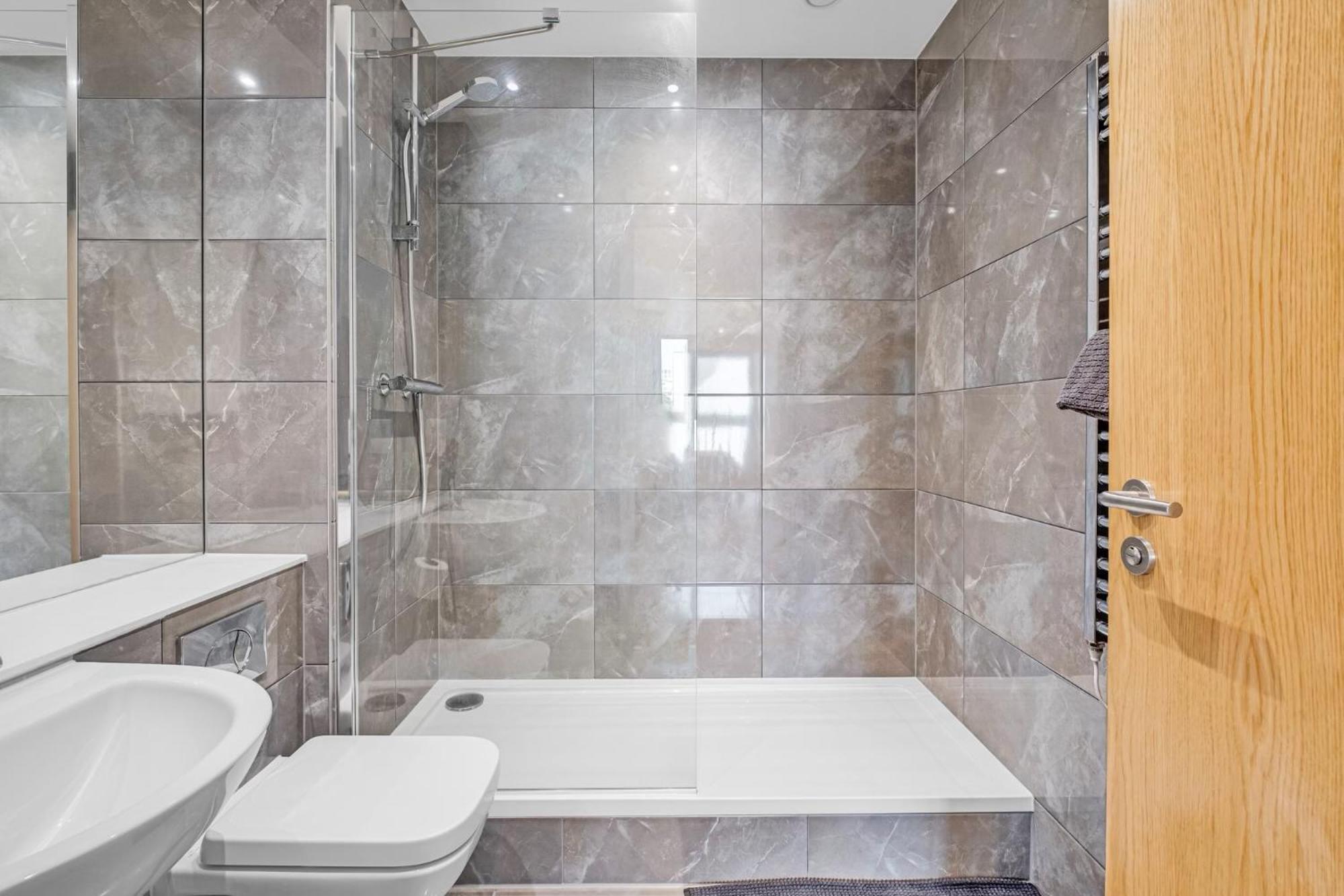 Luxurious & Glamorous Centrally Located 2 Bedroom 2 Bathroom Apartment - Central Birmingham - Secure Parking - Netflix Zewnętrze zdjęcie